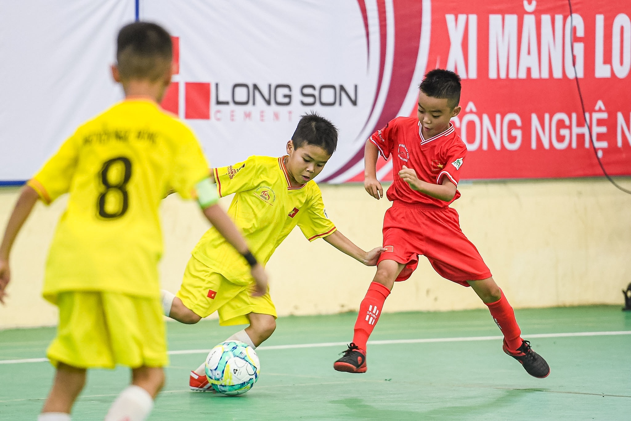 Chủ nhà U8 Thiệu Hóa rượt đuổi tỉ số gay cấn trong trận khai mạc Giải bóng đá Nhi đồng Cup Báo dang nhap m88 lần thứ III - năm 2024