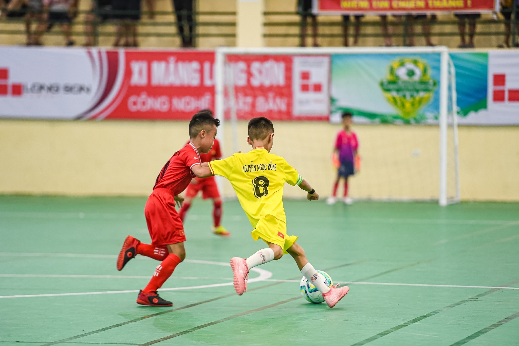 Chủ nhà U8 Thiệu Hóa rượt đuổi tỉ số gay cấn trong trận khai mạc Giải bóng đá Nhi đồng Cup Báo dang nhap m88 lần thứ III - năm 2024