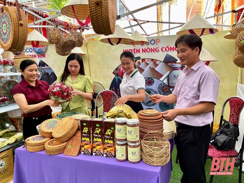 Khai mạc Triển lãm chuyên đề “Phát huy sức mạnh khối đại đoàn kết toàn dân tộc xây dựng Thanh Hóa trở thành tỉnh giàu đẹp, văn minh”