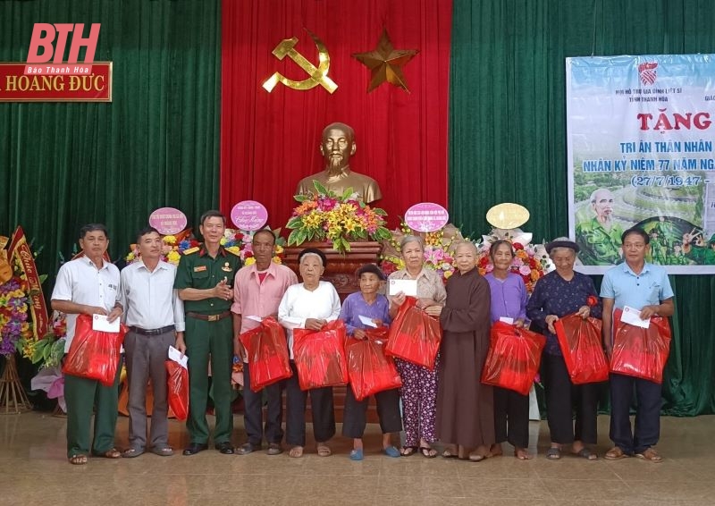 Trao 26 suất quà cho thân nhân gia đình liệt sĩ huyện Hoằng Hóa