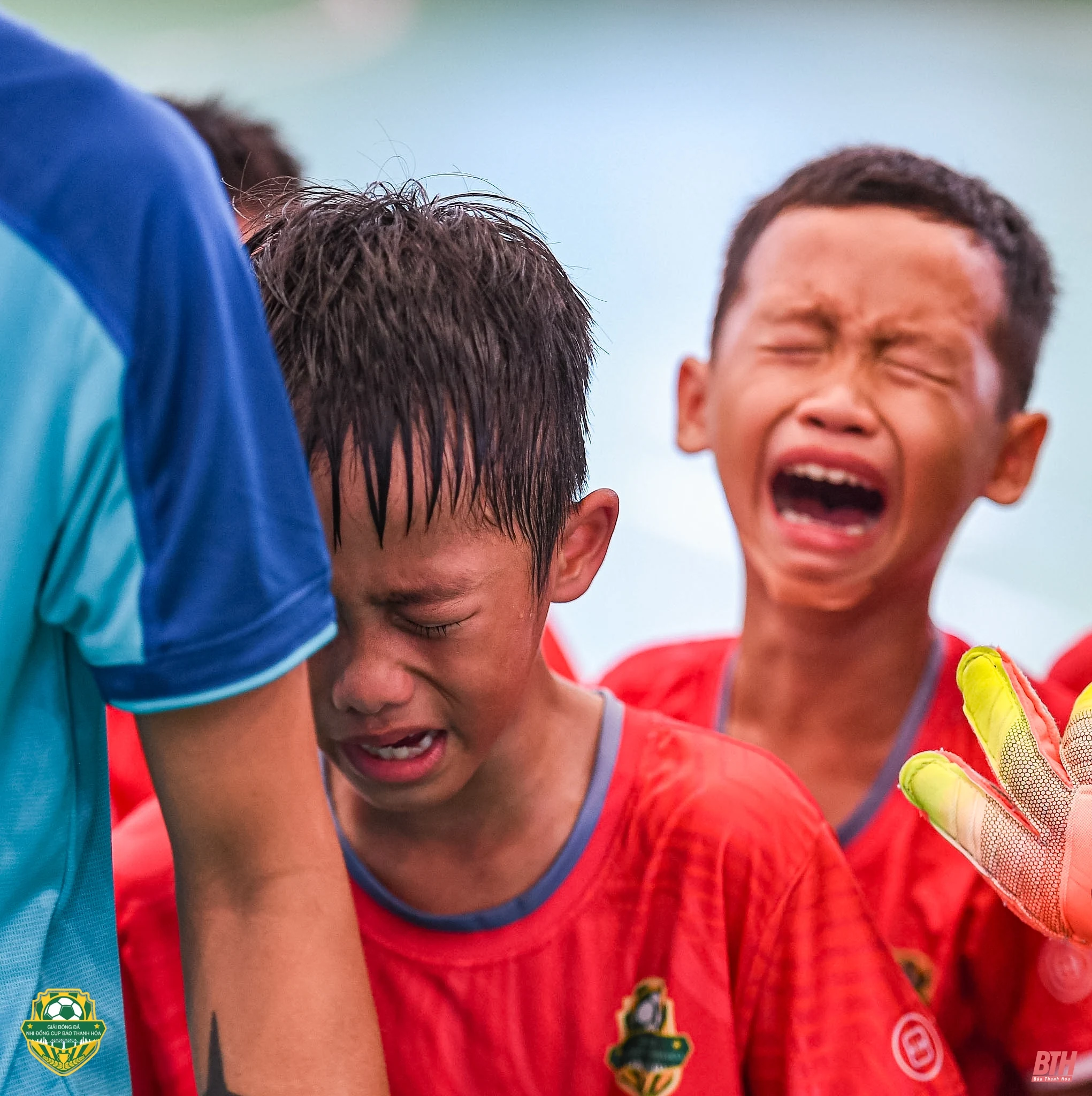 Khoảnh khắc cảm xúc: Nụ cười người chiến thắng, nước mắt người thua cuộc