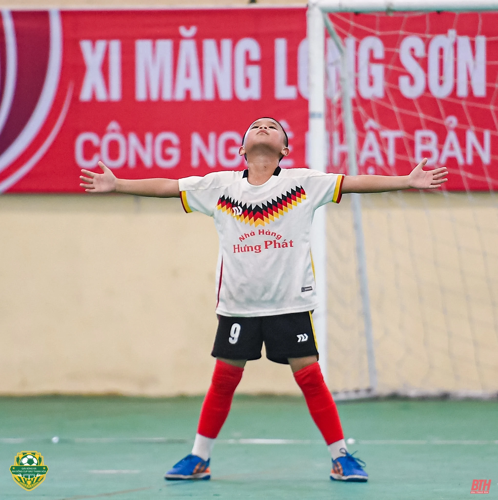 Khoảnh khắc cảm xúc: Nụ cười người chiến thắng, nước mắt người thua cuộc