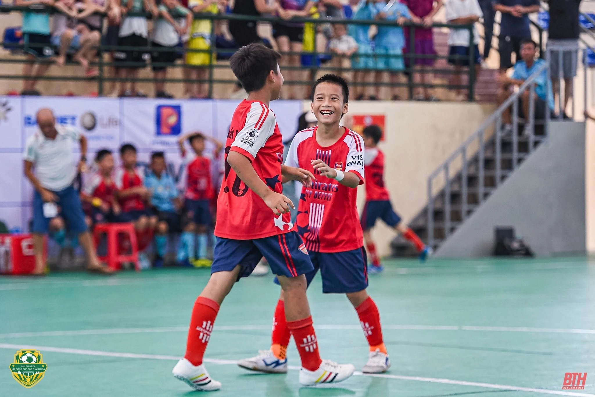 Khoảnh khắc cảm xúc: Nụ cười người chiến thắng, nước mắt người thua cuộc