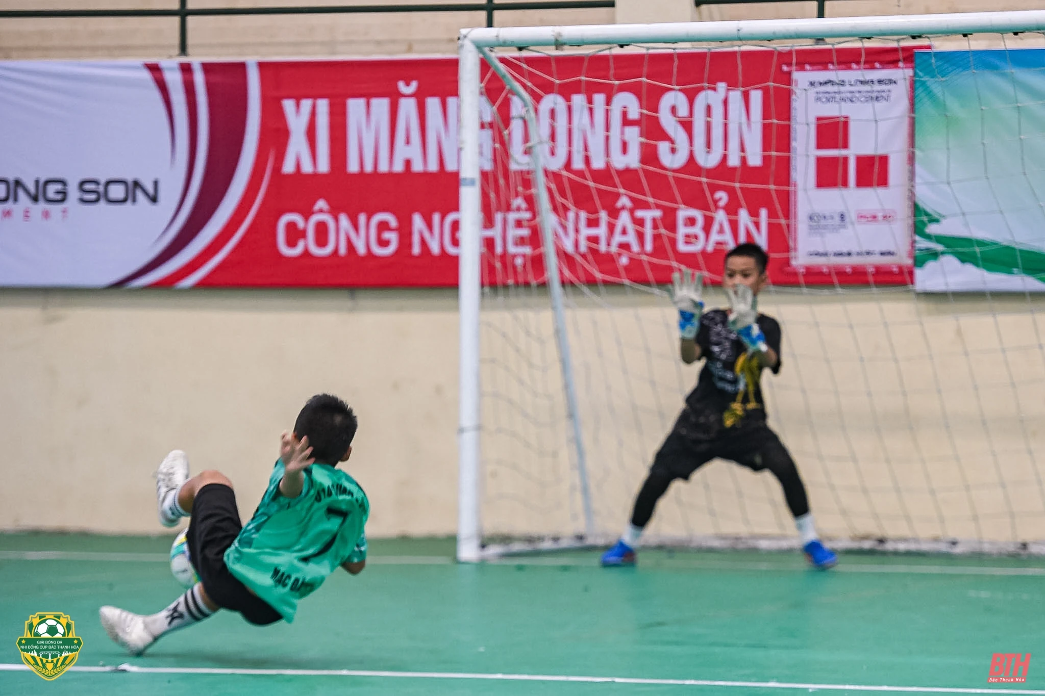 Khoảnh khắc cảm xúc: Nụ cười người chiến thắng, nước mắt người thua cuộc