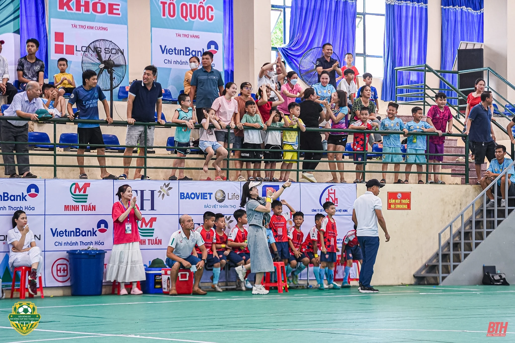 Khoảnh khắc cảm xúc: Nụ cười người chiến thắng, nước mắt người thua cuộc