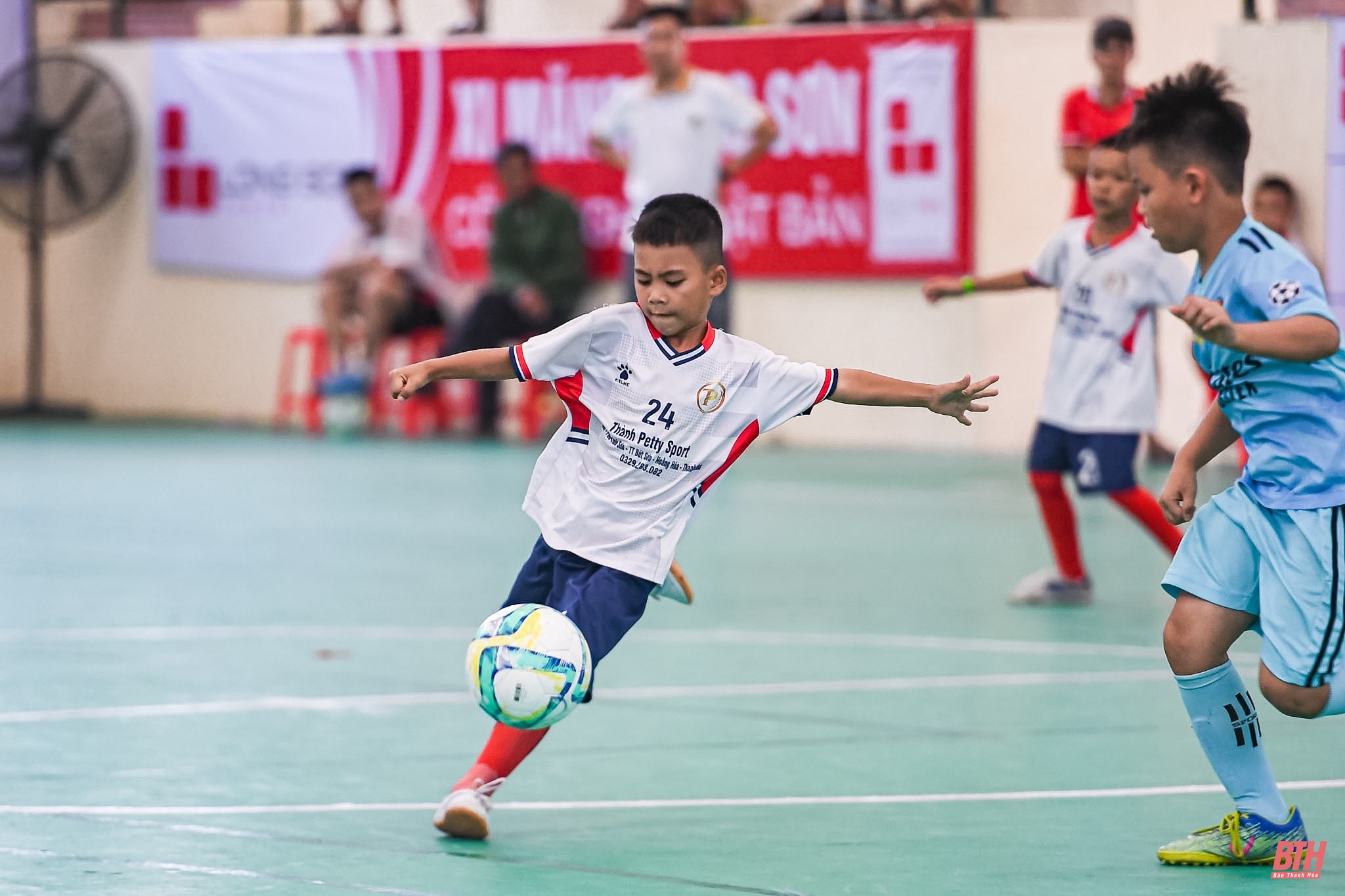 Giải Bóng đá Nhi đồng Cup Báo link vào m88 bhki lần thứ III - năm 2024: Lượt trận cuối bảng C - bảng “tử thần” đã tìm ra đội xuất sắc và xứng đáng nhất, giành quyền vào chơi ở tứ kết