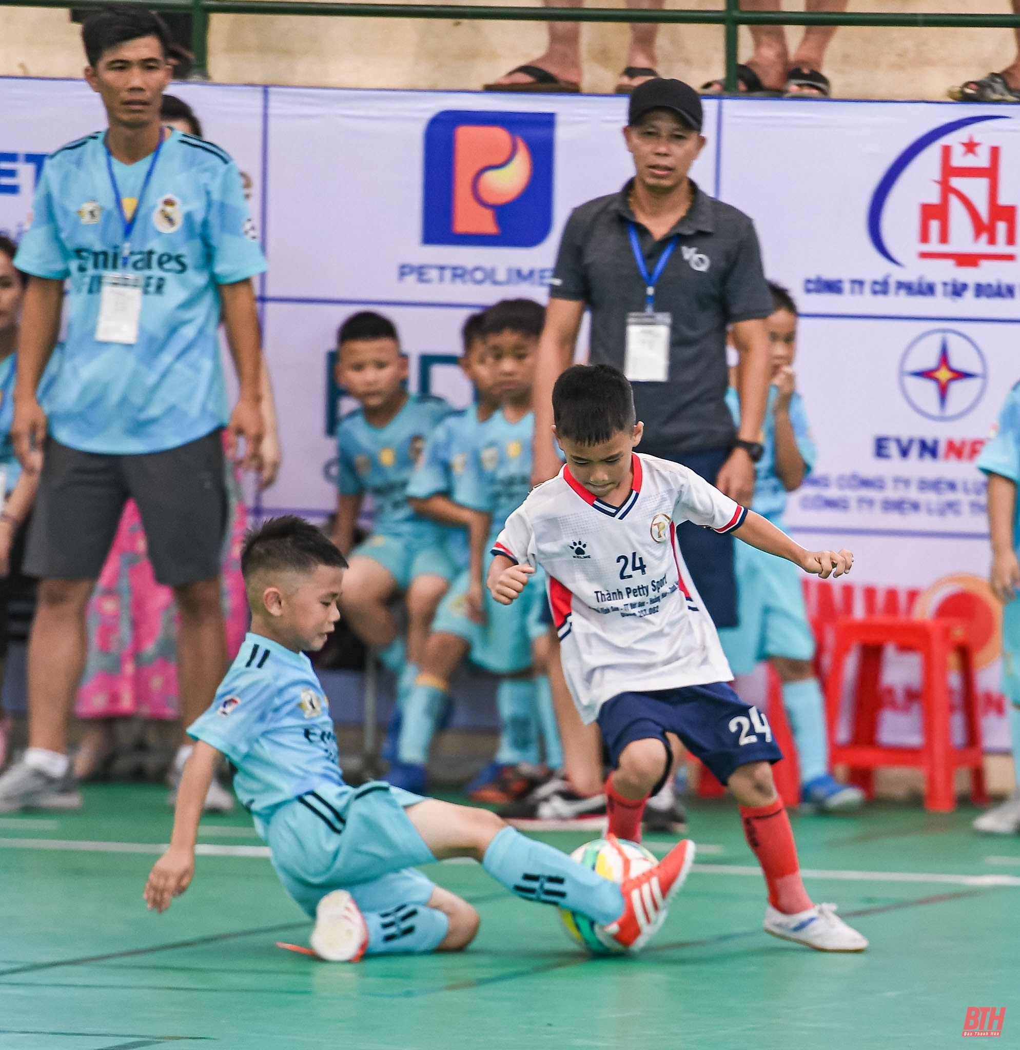 Giải Bóng đá Nhi đồng Cup Báo link vào m88 bhki lần thứ III - năm 2024: Lượt trận cuối bảng C - bảng “tử thần” đã tìm ra đội xuất sắc và xứng đáng nhất, giành quyền vào chơi ở tứ kết