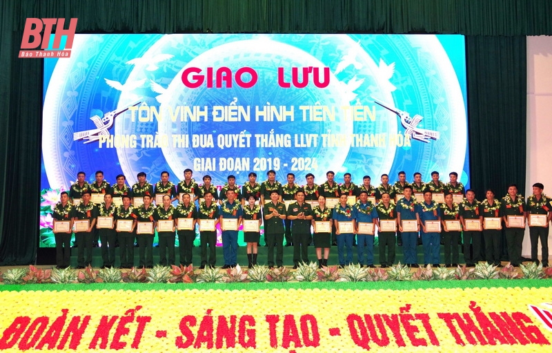 Tôn vinh điển hình tiên tiến phong trào thi đua quyết thắng Lực lượng vũ trang tỉnh Thanh Hóa