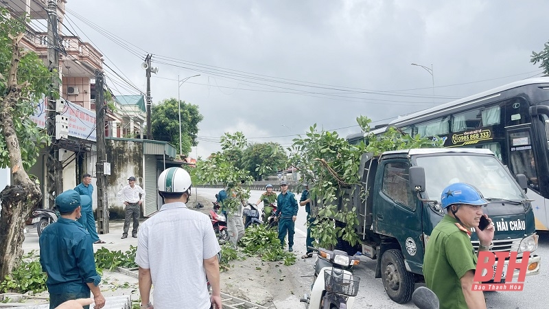 Thị xã Nghi Sơn mở đợt cao điểm ra quân giải tỏa hành lang an toàn đường bộ, đường sắt 