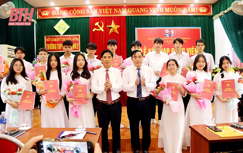 Yên Định phát triển đảng viên là học sinh