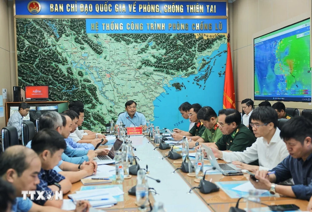 Cảnh báo hoàn lưu áp thấp gây lũ quét, sạt lở đất, ngập lụt đô thị