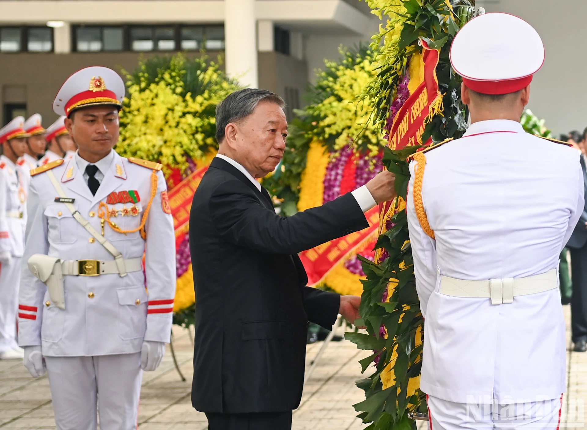 [Ảnh] Lãnh đạo Đảng, Nhà nước và Mặt trận Tổ quốc viếng Tổng Bí thư Nguyễn Phú Trọng