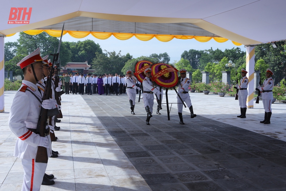 Đoàn đại biểu tỉnh Thanh Hóa dâng hương Chủ tịch Hồ Chí Minh, Mẹ Việt Nam Anh hùng, các Anh hùng liệt sĩ và tiền bối cách mạng