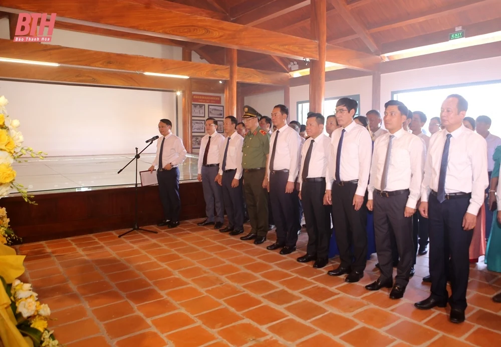 Đoàn đại biểu tỉnh dâng hoa, dâng hương tại các cụm, khu di tích lịch sử cách mạng