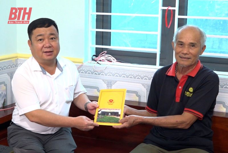 Vĩnh Lộc: Trao hơn 6.000 suất quà cho gia đình chính sách, người có công