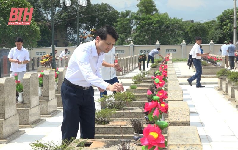 Vĩnh Lộc: Trao hơn 6.000 suất quà cho gia đình chính sách, người có công