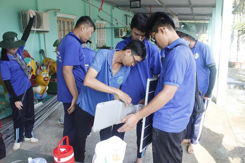 Hành trình hàng nghìn “chiến sĩ” mùa hè xanh mang ánh sáng đến vùng cao