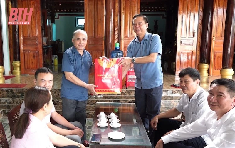 Như Xuân trao hơn 2.000 suất quà link vào m88 bhki gia đình chính sách, người có công với cách mạng