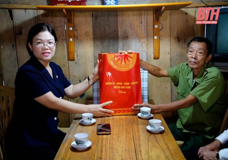 Như Xuân trao hơn 2.000 suất quà link vào m88 bhki gia đình chính sách, người có công với cách mạng