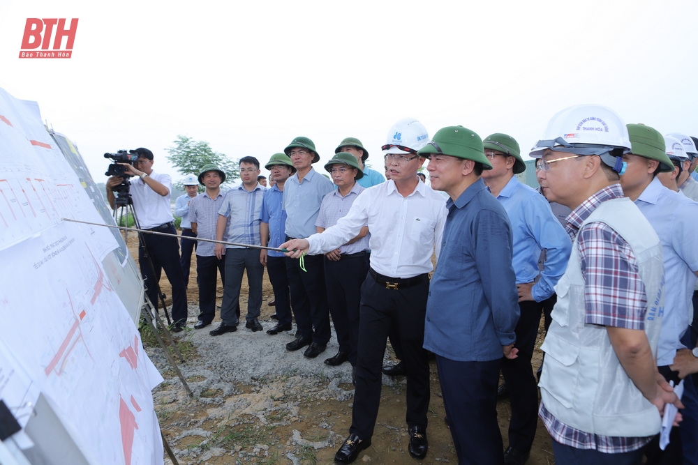 Bí thư Tỉnh ủy Đỗ Trọng Hưng kiểm tra các công trình trọng điểm tại huyện Hoằng Hóa và Nga Sơn