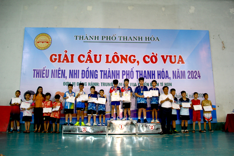 Hơn 400 VĐV tranh tài tại Giải Cầu lông thiếu niên, nhi đồng TP Thanh Hóa 2024