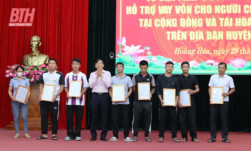 Diễn đàn tư vấn pháp lý, hỗ trợ việc làm, vay vốn cho người chấp hành án hình sự tại cộng đồng