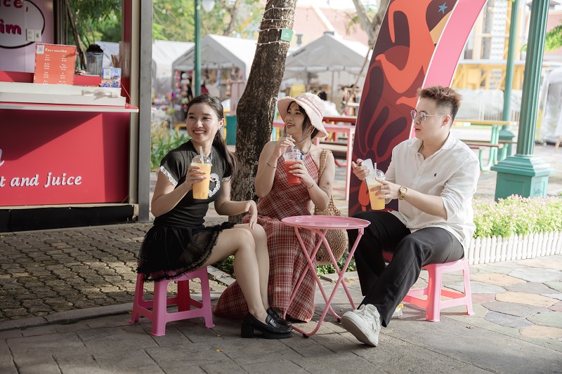 Từ “cơn sốt” Pop Mart đến loạt show diễn đa trải nghiệm hàng đêm... giới trẻ đến Đà Nẵng không chỉ để ngắm biển nữa rồi!