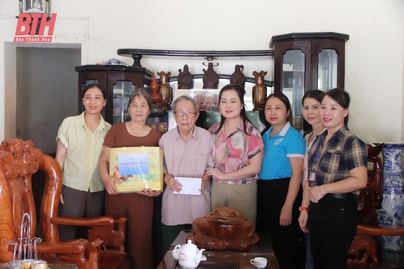Lãnh đạo Hội LHPN tỉnh thăm, tặng quà nạn nhân chất độc da cam/dioxin
