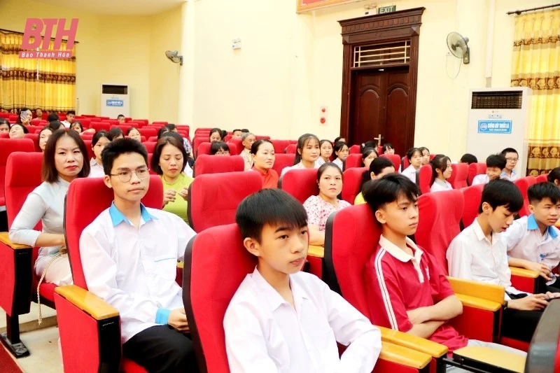Yên Định: Tuyên dương, khen thưởng 208 giáo viên và m m88 có thành tích cao trong các kỳ thi năm 2024 