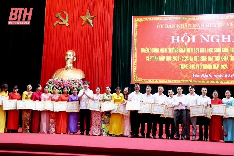 Yên Định: Tuyên dương, khen thưởng 208 giáo viên và m m88 có thành tích cao trong các kỳ thi năm 2024 