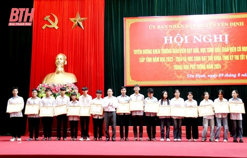 Yên Định: Tuyên dương, khen thưởng 208 giáo viên và m m88 có thành tích cao trong các kỳ thi năm 2024 