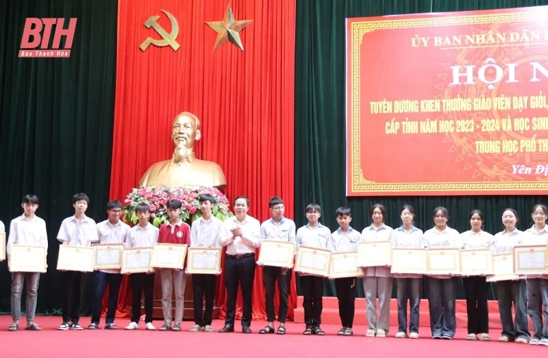 Yên Định: Tuyên dương, khen thưởng 208 giáo viên và m m88 có thành tích cao trong các kỳ thi năm 2024 