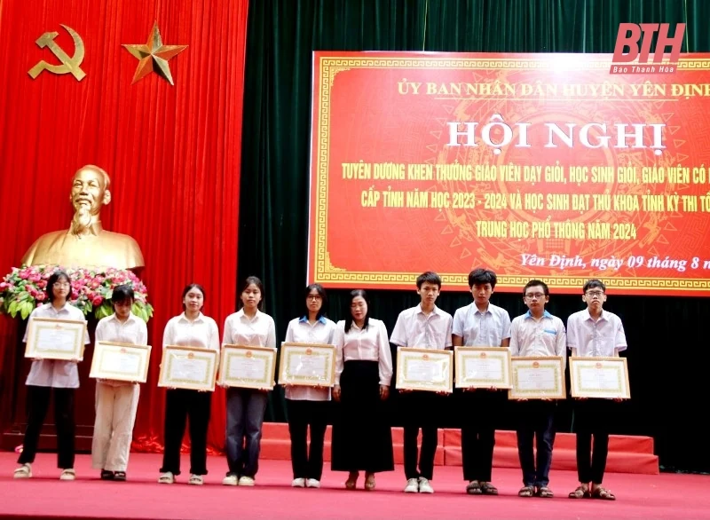 Yên Định: Tuyên dương, khen thưởng 208 giáo viên và m m88 có thành tích cao trong các kỳ thi năm 2024 