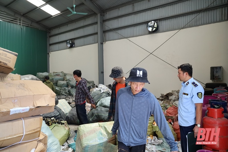 Tiêu hủy 249 lô hàng bị thu giữ vi phạm hành chính trị giá hơn 1,3 tỷ đồng