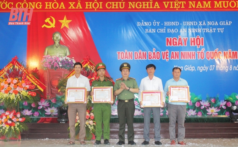 Phó Chủ tịch UBND tỉnh Đầu Thanh Tùng dự “Ngày hội toàn dân bảo vệ an ninh Tổ quốc năm 2024” tại Nga Sơn