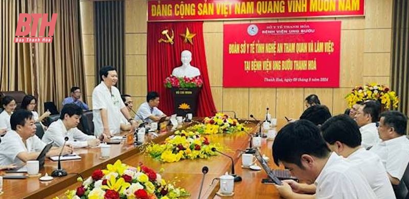 Bệnh viện Ung bướu tỉnh Thanh Hoá và đoàn công tác Sở Y tế tỉnh Nghệ An trao đổi, chia sẻ kinh nghiệm phát triển y tế chuyên sâu