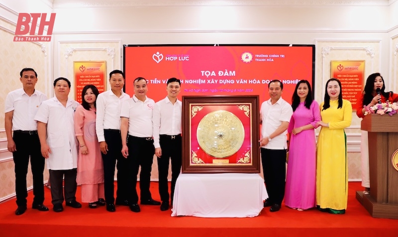 Toạ đàm “Thực tiễn và kinh nghiệm xây dựng cá cược bóng đá m88 hoá doanh nghiệp”