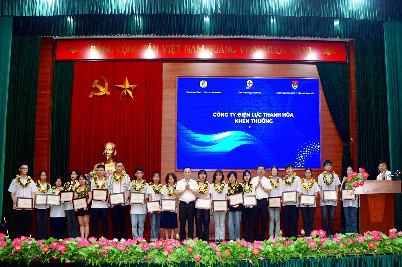 Công ty Điện lực Thanh Hóa tuyên dương con CBCNV đạt thành tích cao trong năm học 2023 - 2024