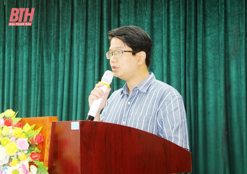 Trao tặng tủ sách và thiết bị cho các trường học vùng đặc biệt khó khăn