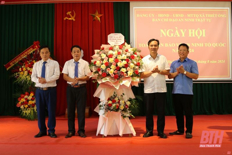 Phó Chủ tịch Thường trực HĐND tỉnh Lê Tiến Lam chung vui “Ngày hội toàn dân bảo vệ an ninh Tổ quốc năm 2024” tại xã Thiết Ống