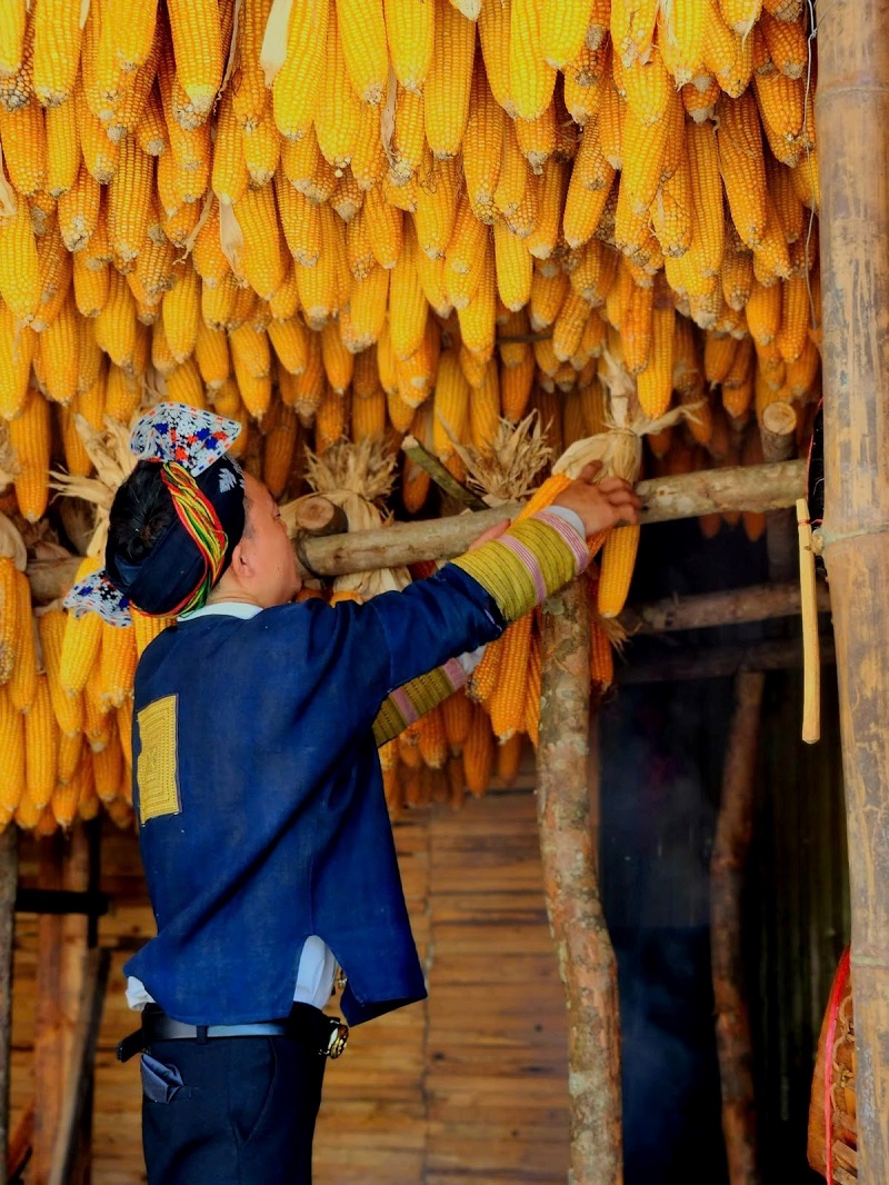 Đến bản Mây trải nghiệm văn hóa Tây Bắc đặc sắc như trong phim “Đi giữa trời rực rỡ”