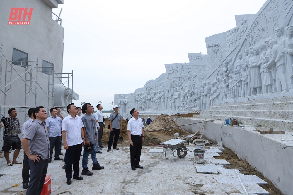 Thường trực Tỉnh ủy kiểm tra tiến độ công trình dự án Khu lưu niệm đồng bào, cán bộ, chiến sĩ và học sinh miền Nam tập kết ra Bắc