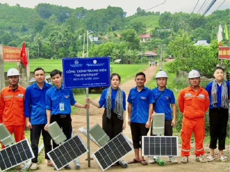 Điện lực Thường Xuân gắn công tác đoàn, phong trào thanh niên với nhiệm vụ chuyên môn
