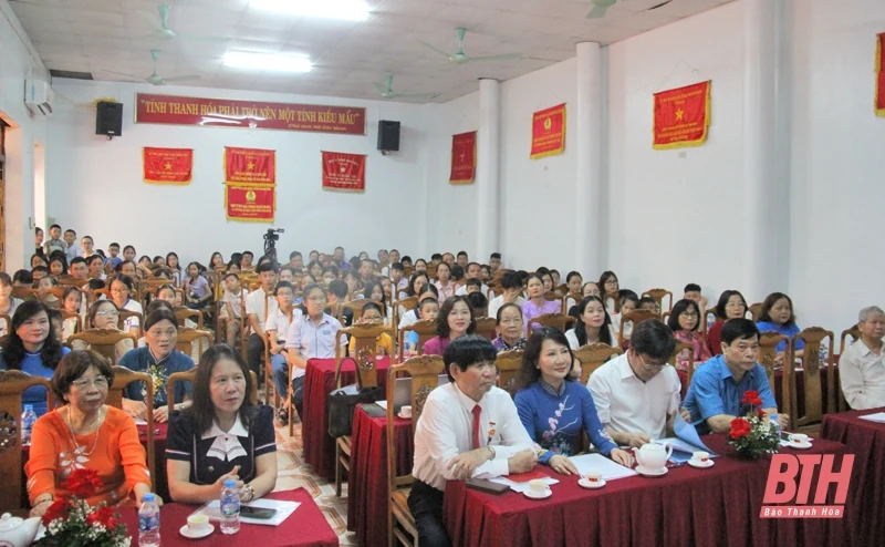 Công ty Cổ phần xây lắp Điện lực nhà cái m88 trao quà khuyến học
