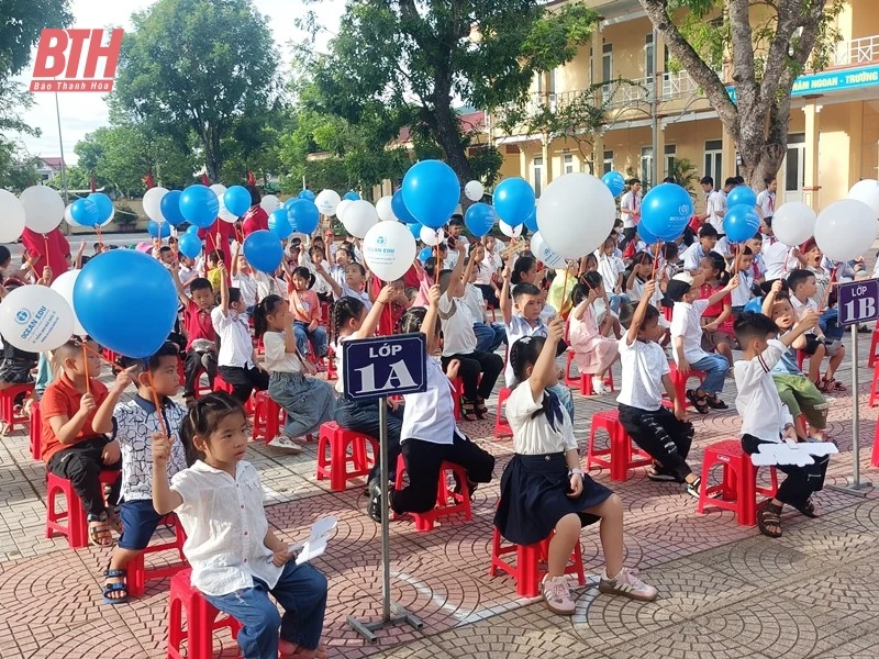 Học sinh lớp 1 náo nức tựu trường