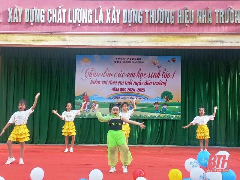 Học sinh lớp 1 náo nức tựu trường
