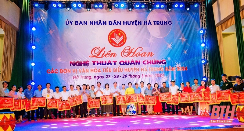 Liên hoan nghệ thuật quần chúng các đơn vị văn hóa tiêu biểu huyện Hà Trung năm 2024