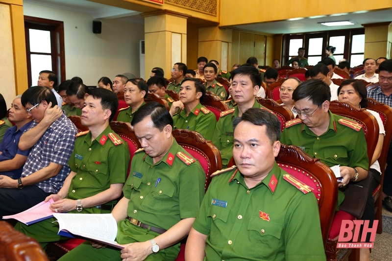 Tiếp tục đẩy mạnh phong trào toàn dân bảo vệ an ninh Tổ quốc trong cơ quan, doanh nghiệp, nhà trường