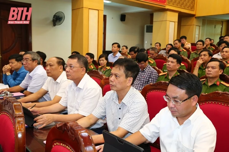 Tiếp tục đẩy mạnh phong trào toàn dân bảo vệ an ninh Tổ quốc trong cơ quan, doanh nghiệp, nhà trường