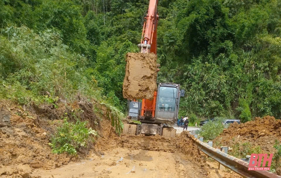 Cơ bản thông xe Quốc lộ 15C lên huyện Mường Lát